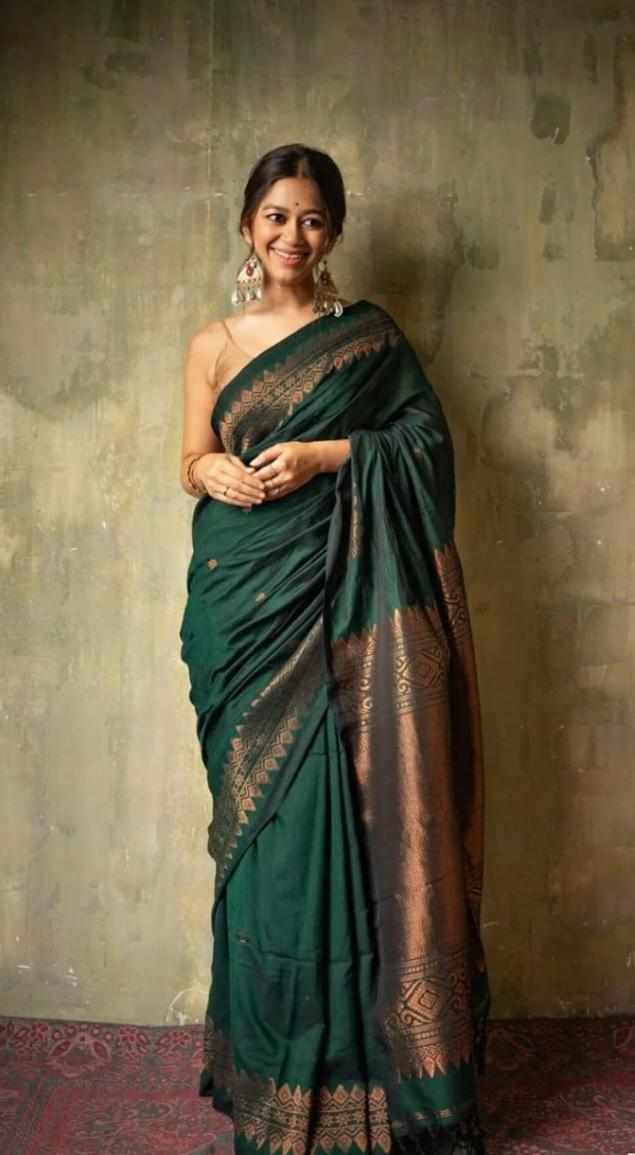 Emerald Green Banarasi Silk Saree (MF 1950)