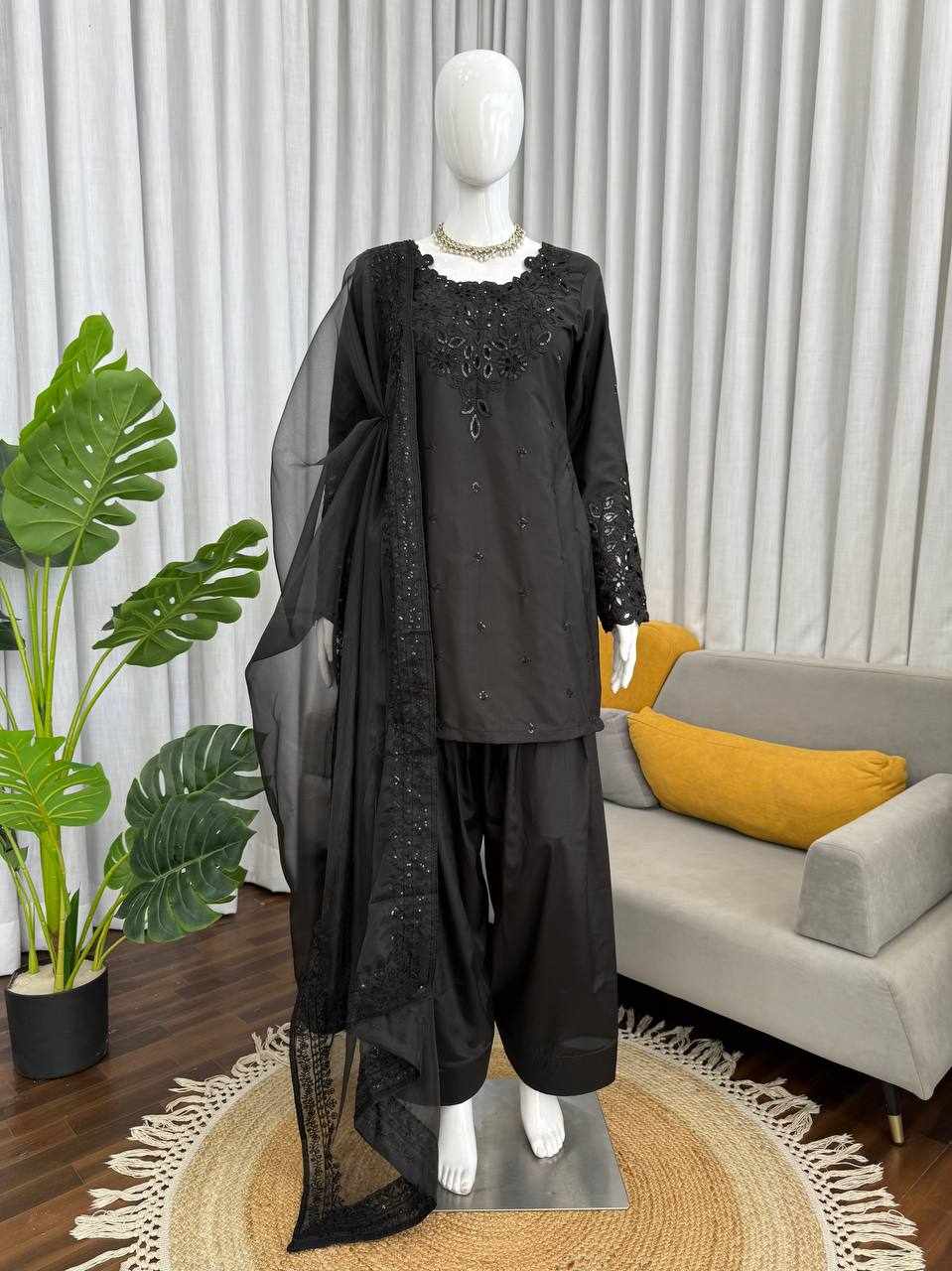 Beautiful Perfect For Festive Wear Parties & Special Occasions  (RTC 6005)