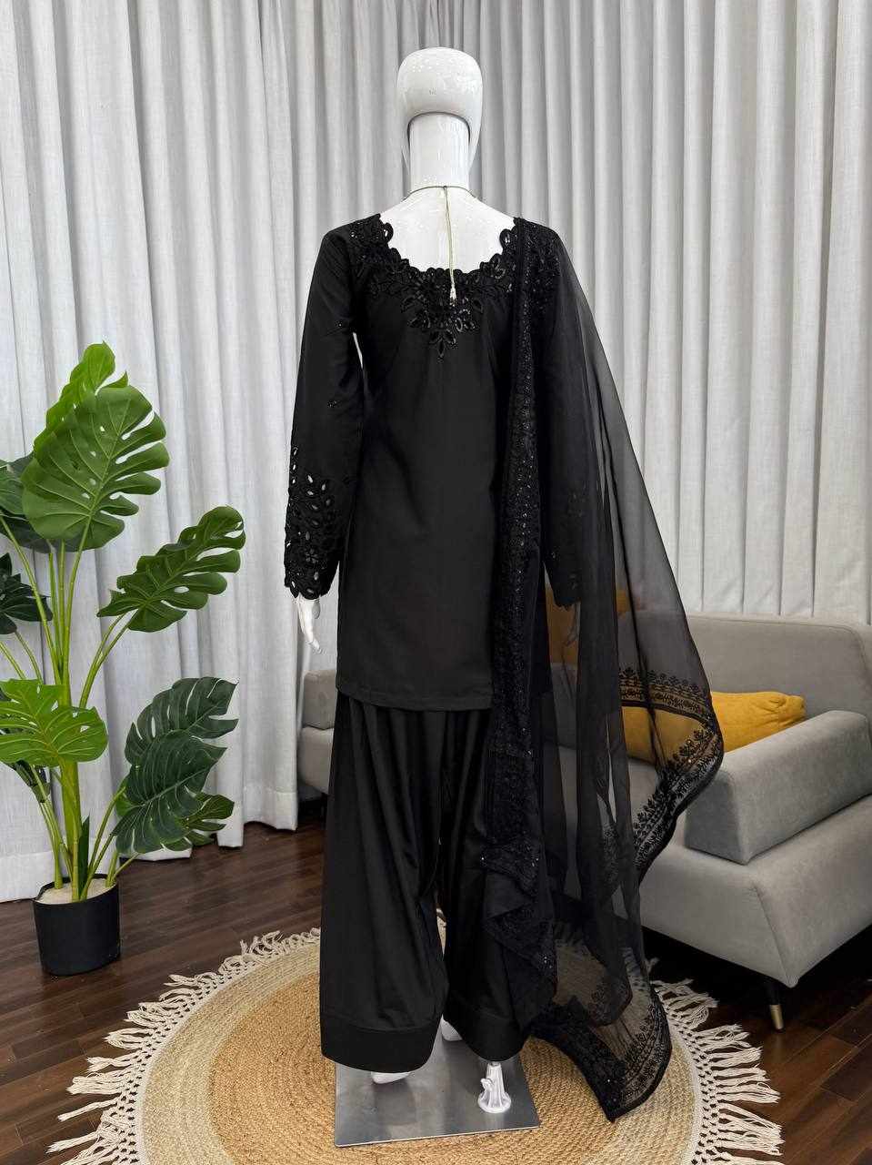 Beautiful Perfect For Festive Wear Parties & Special Occasions  (RTC 6005)
