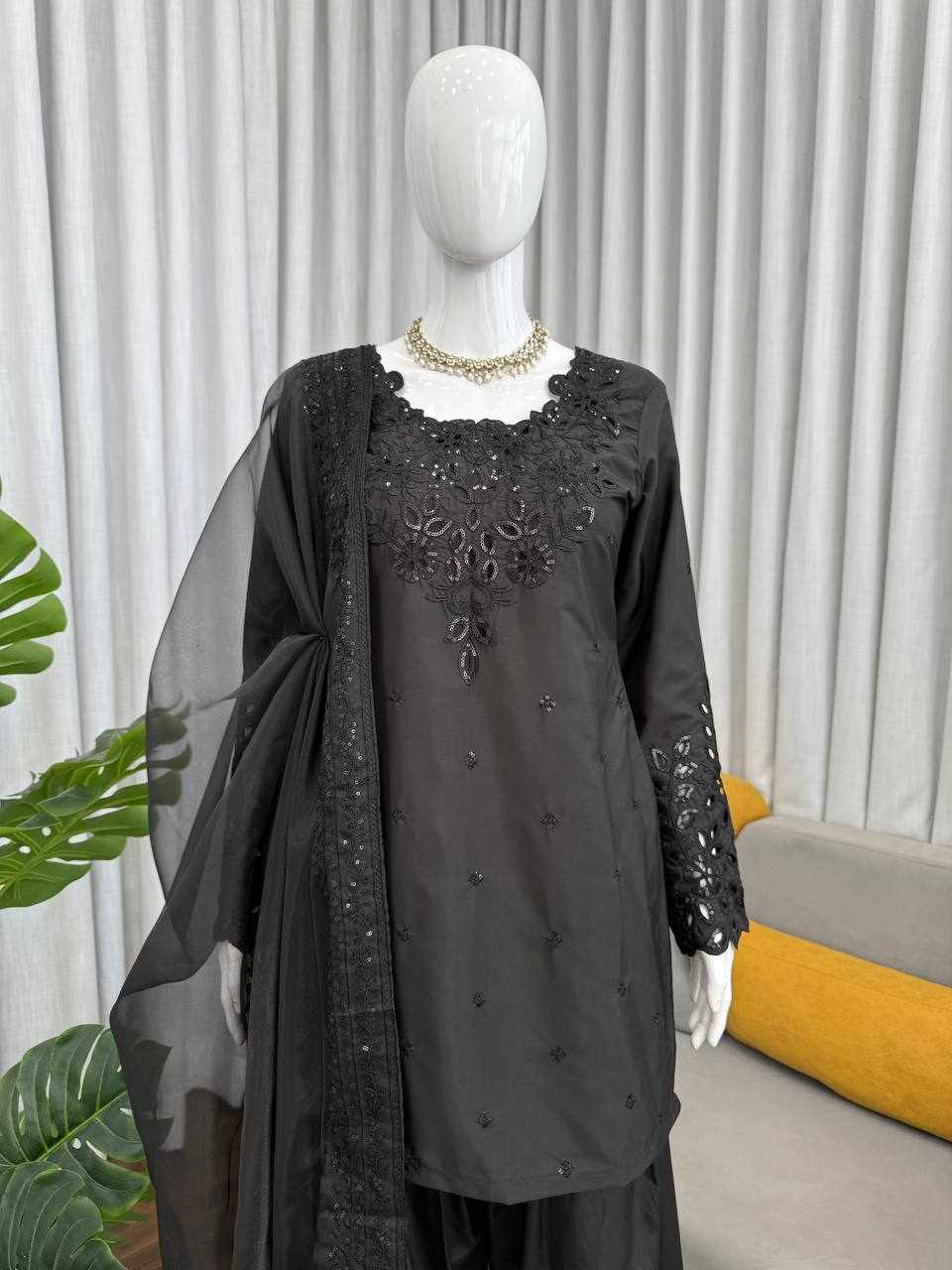 Beautiful Perfect For Festive Wear Parties & Special Occasions  (RTC 6005)