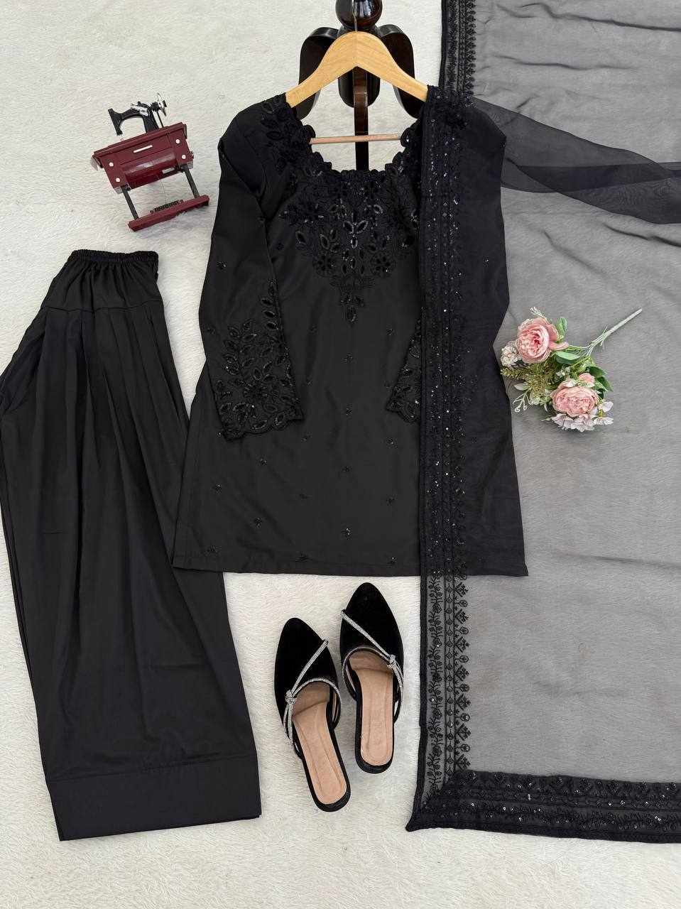 Beautiful Perfect For Festive Wear Parties & Special Occasions  (RTC 6005)