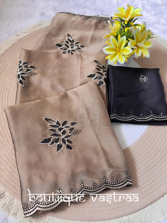 Elegant mauve-beige Bloom saree (PIYU 1103)