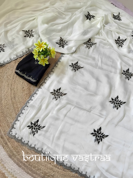 Graceful ivory-white saree (PIYU 1103)