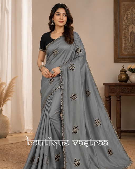 Silver Mist Bloom Saree   (PIYU 1103)