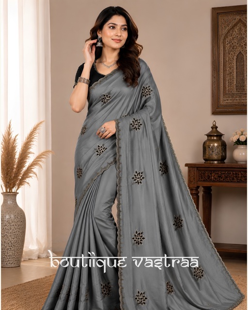 Silver Mist Bloom Saree   (PIYU 1103)