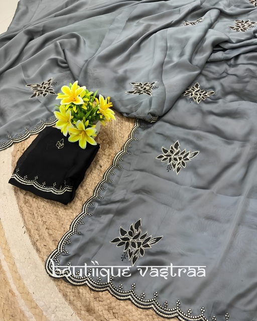 Silver Mist Bloom Saree   (PIYU 1103)