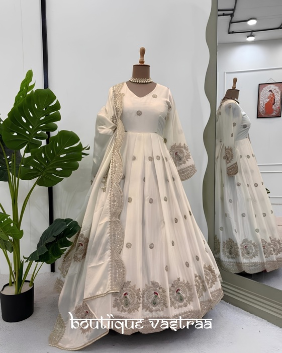 Regal Ivory White Anarkali set   (KD 1501) - Detailed Pallu View