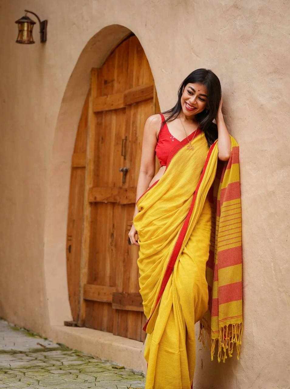 Premium Linen Cotton Digital Printed Yellow Saree - Detailed Pallu View