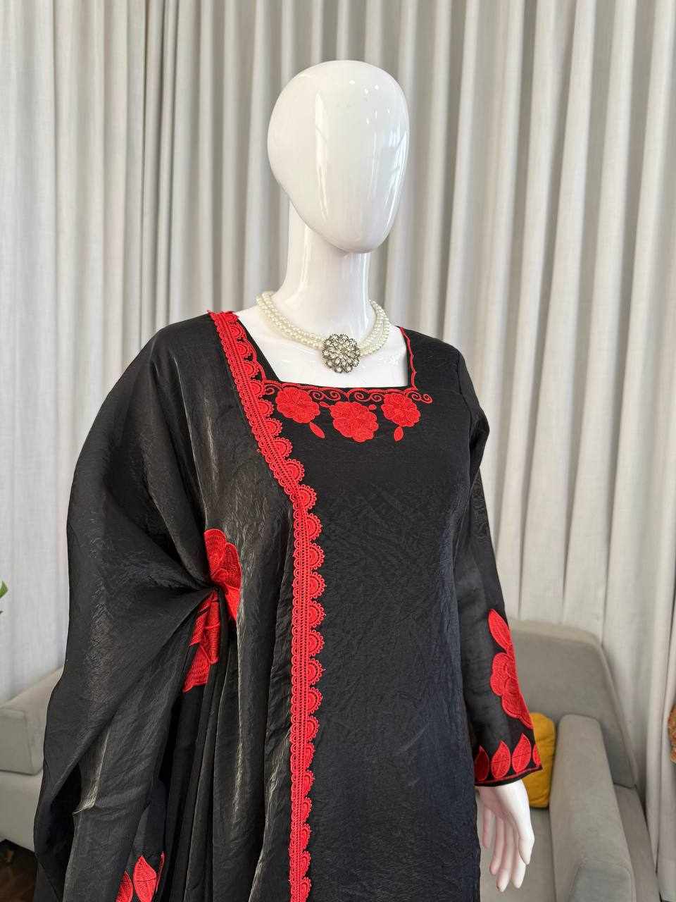 Black & Red Floral Embroidered Kurta Set RTC 6000